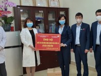 Ngân hàng VietinBank Cao Bằng trao ủng hộ quỹ "Suất ăn cho bệnh nhân nghèo trong mùa dịch Covid-19" của casino online tutbn
.