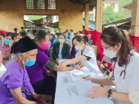 Bệnh viện đa khoa tỉnh: Tham gia chương trình khám, chữa bệnh, cấp phát thuốc miễn phí và phát động “Tháng nhân đạo” năm 2022 của Hội Chữ thập đỏ tỉnh